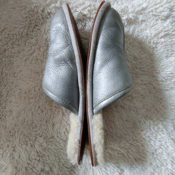 UGG Women's Slides Pearle Metallic Silver Fur Lined Scuff Slipper 9 - Picture 2 of 8